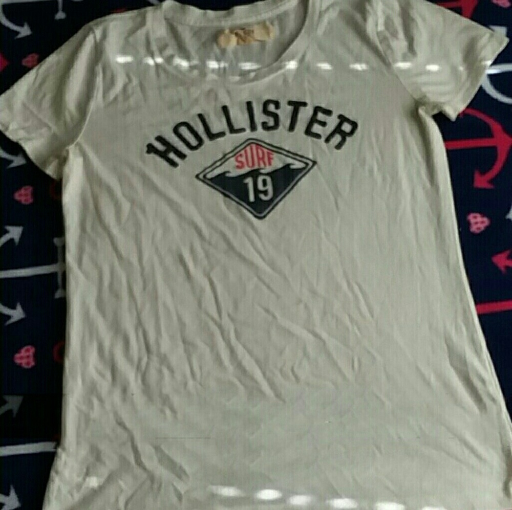 Hollister Women's Tee Size Large